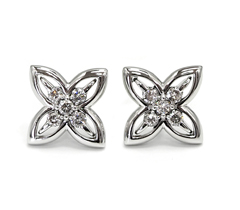 プラチナ ダイヤモンドピアス 四枚の花びら フラワーデザイン